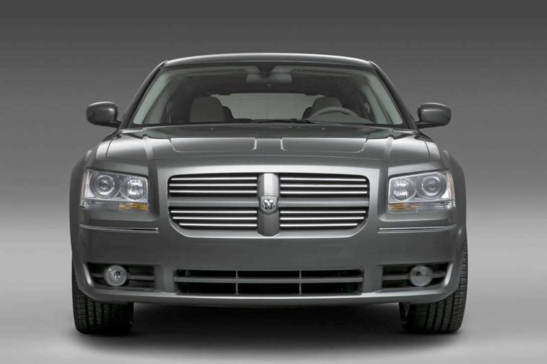 dodge-magnum-front2.jpg