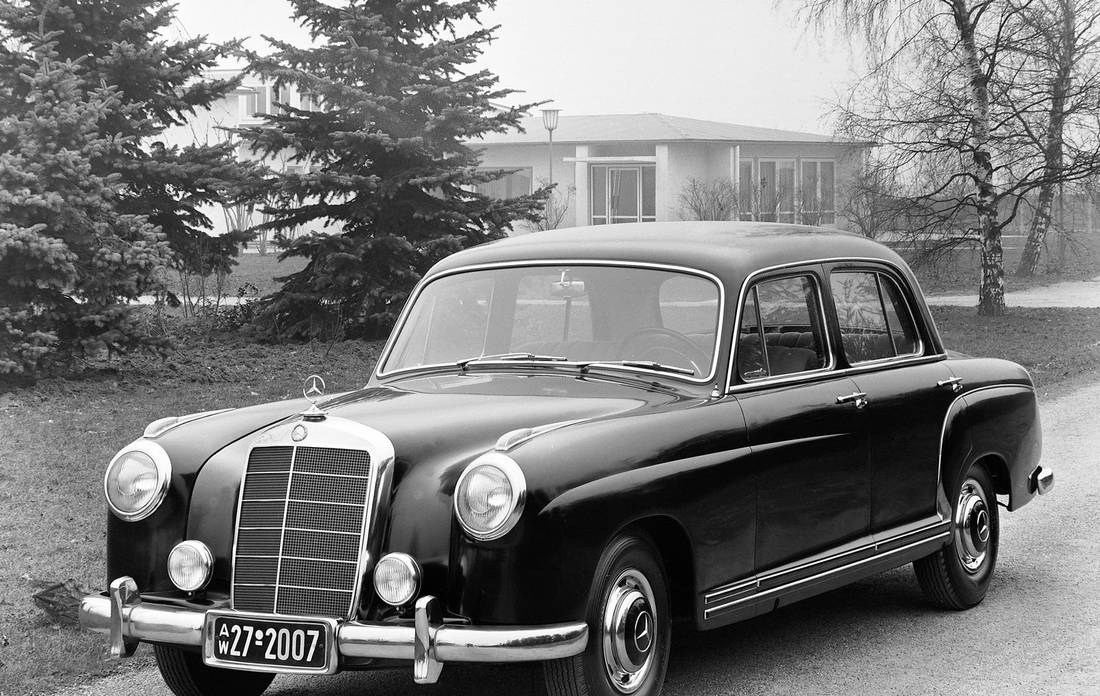 Mercedes-Benz 220