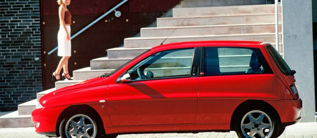 lancia-y-side-1100