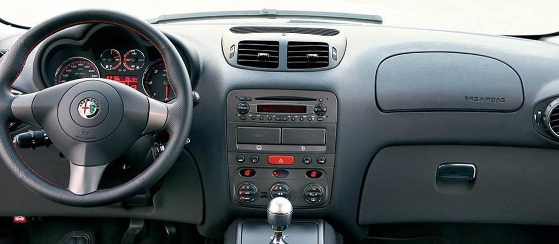 alfa-romeo-gt-interieur