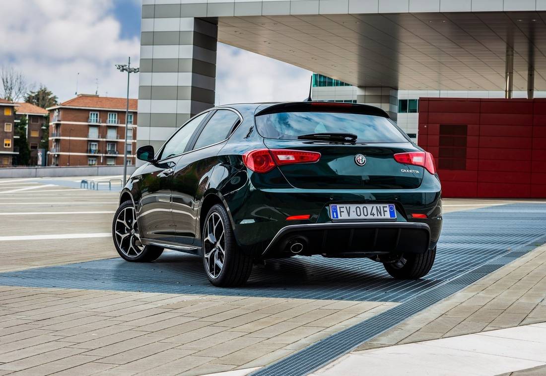 Alfa Romeo Giulietta: dimensioni, interni, motori, prezzi e