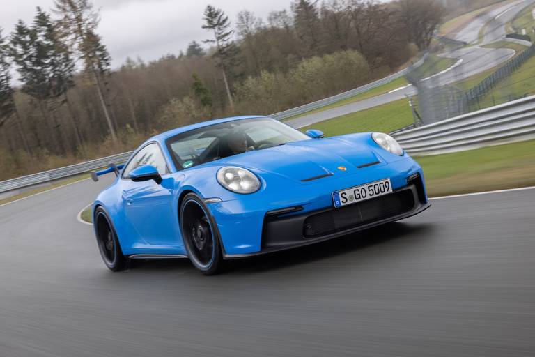  Una delle auto più belle di tutti i tempi e ancora oggi famosa per la sua forma caratteristica: la Porsche 911.