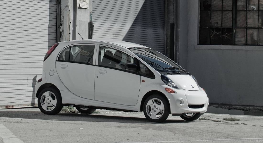 mitsubishi-i-miev-side