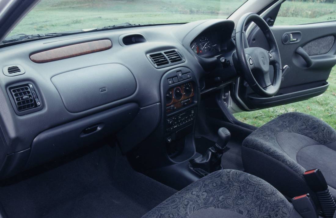 6Vxv4GUcfLUY0l7sg6Z16P-7c41b86f1a80fb7732b2b1ee2ddda7bf-rover-200-interior-1100.jpeg