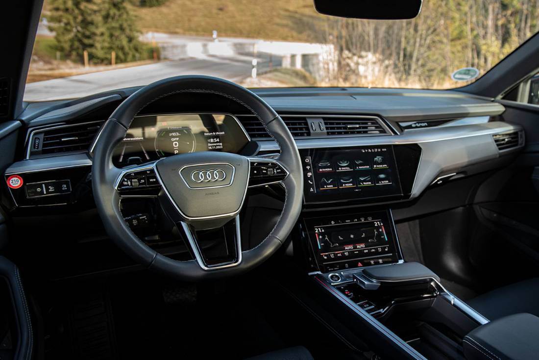 audi-q8-e-tron-cockpit