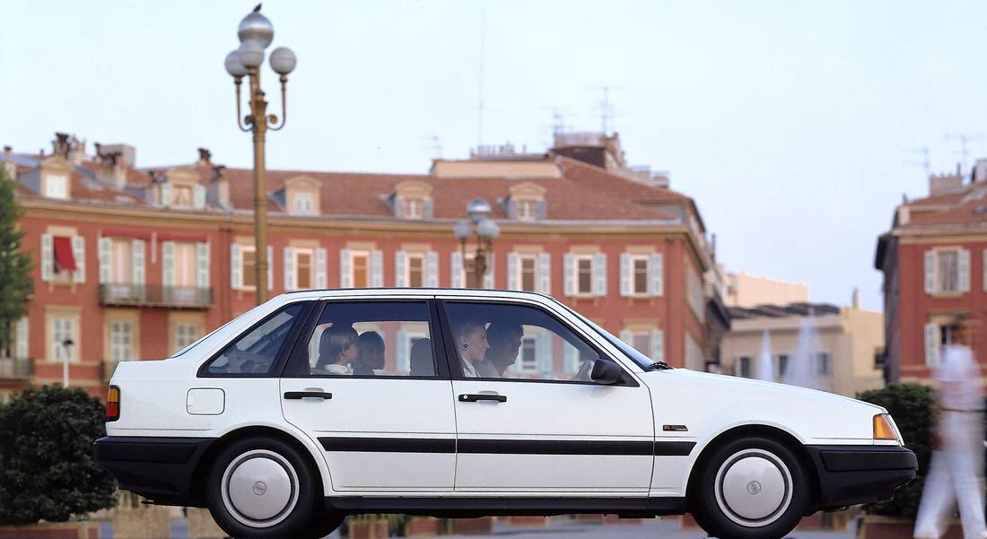 volvo-460-side