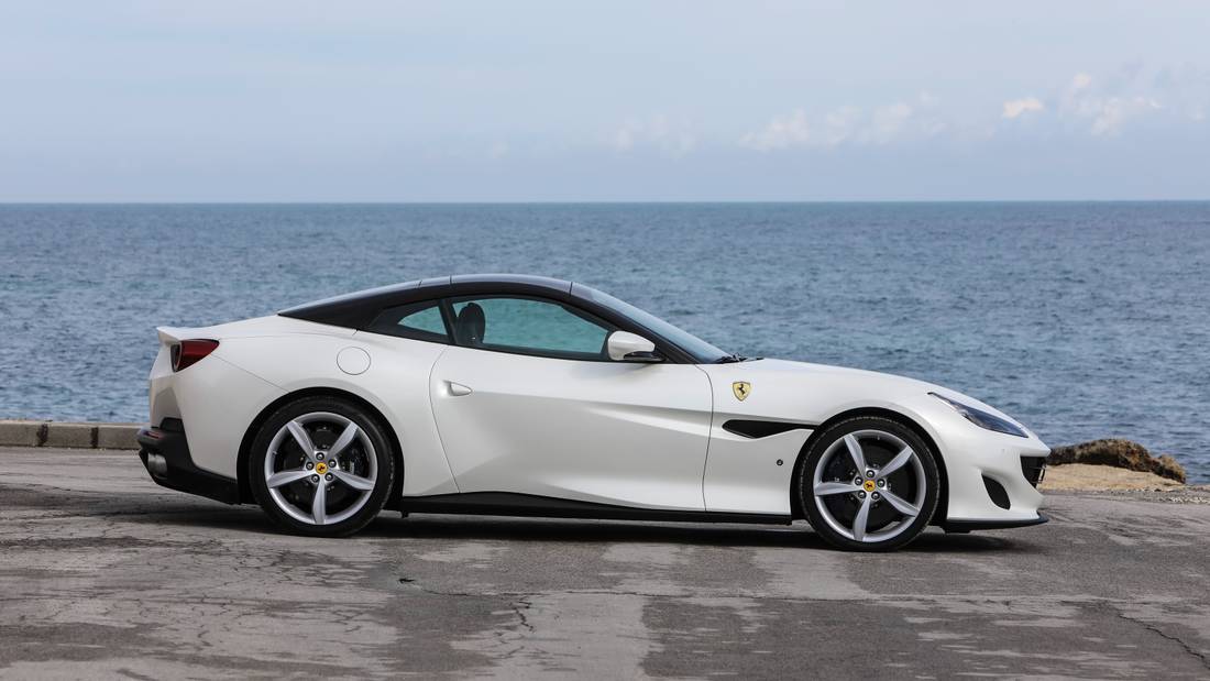 ferrari-portofino-side