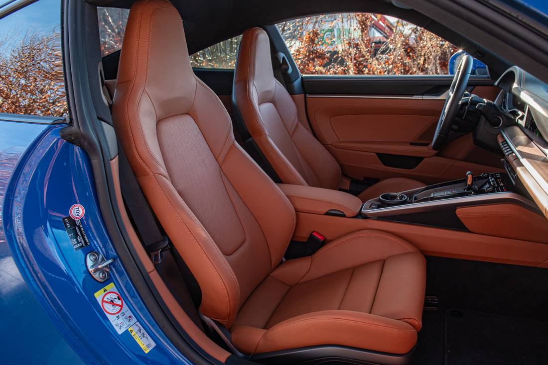 porsche-911-992-2-carrera-2025-sitze