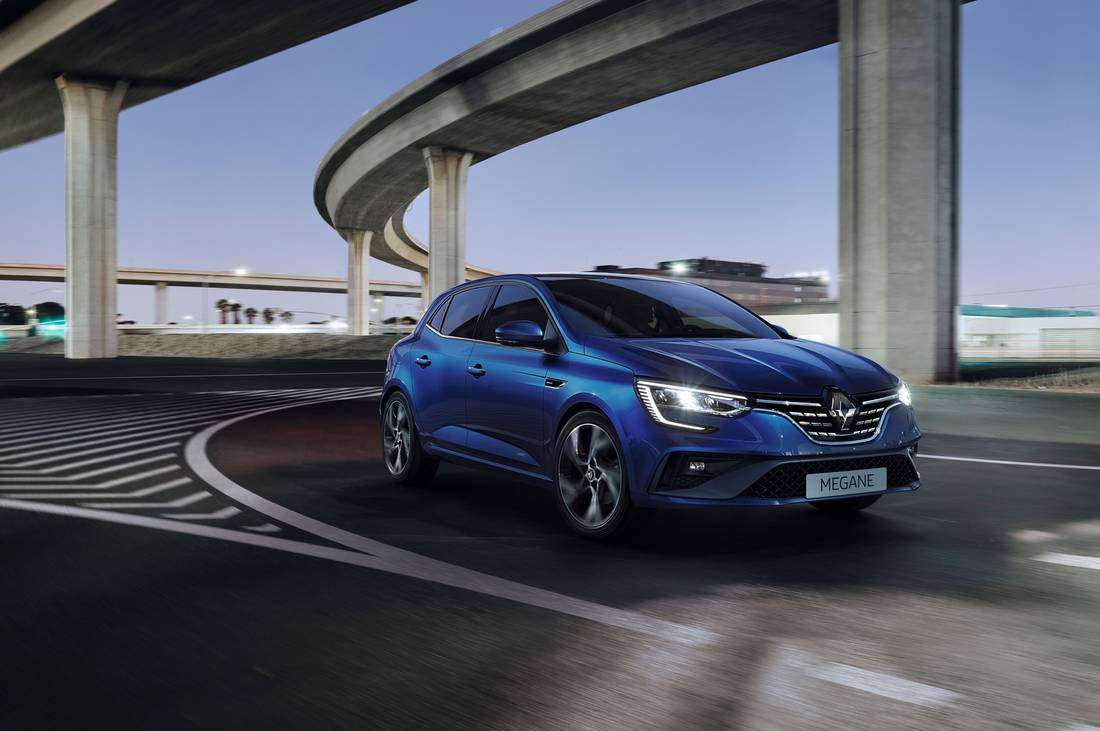 renault-megane-grandtour-blue-front