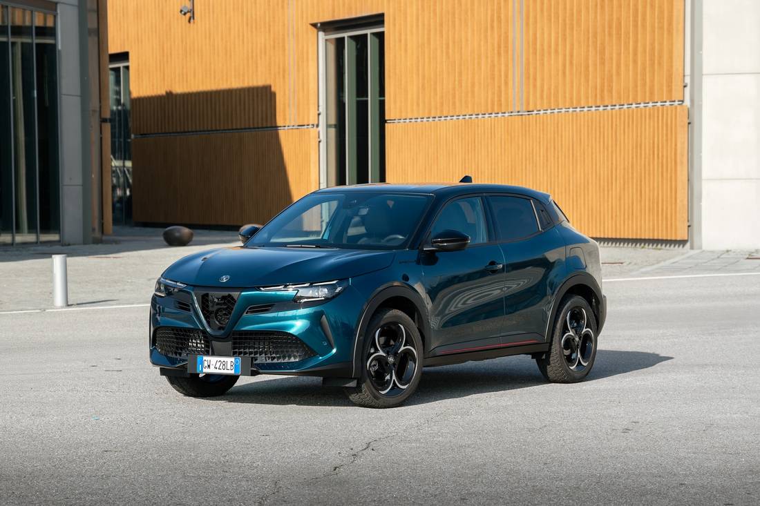 Prova Alfa Romeo Junior: il B-SUV del Biscione è ibrido ed elettrico, fino a 280 CV