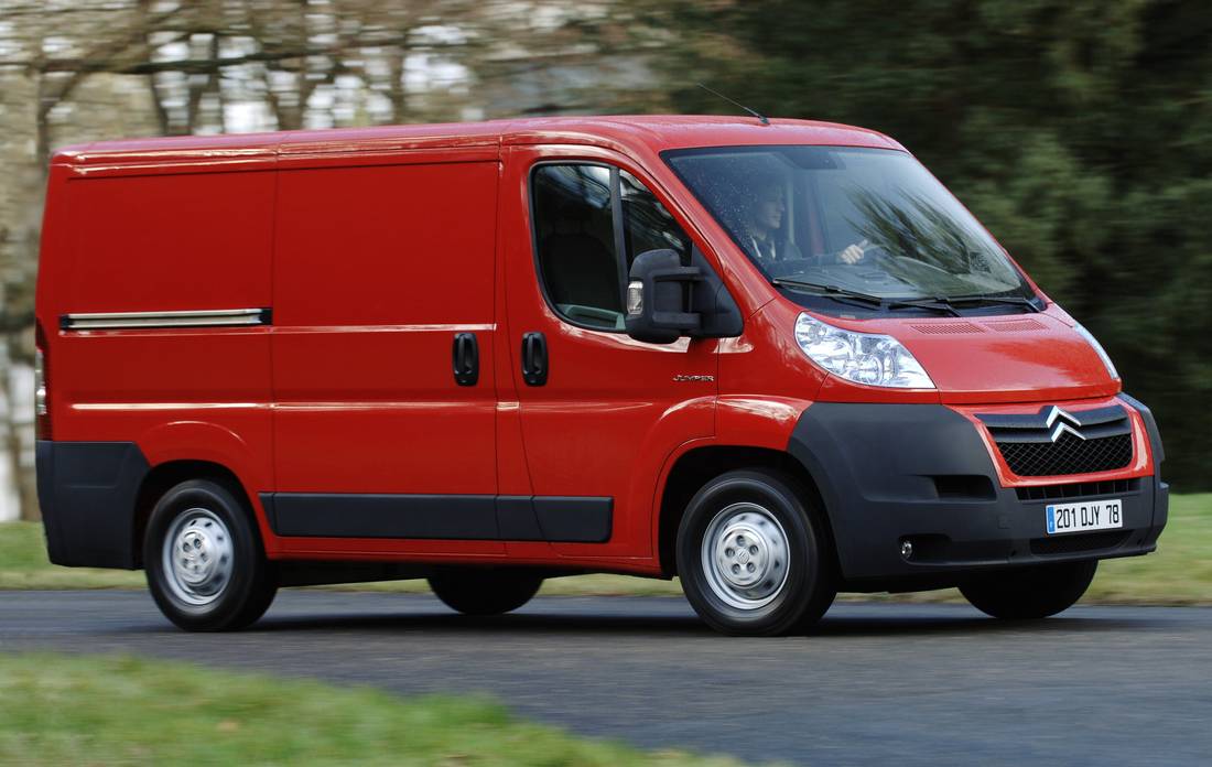 citroen-jumper-red-side