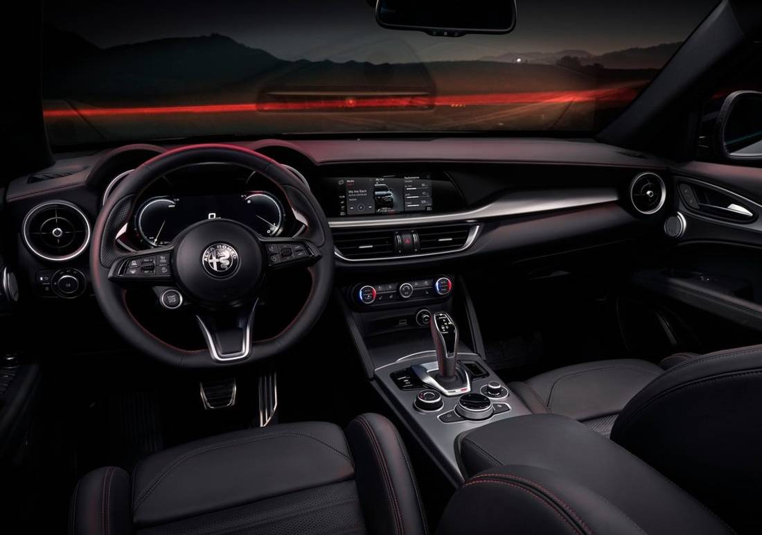 Alfa_Romeo-Stelvio-auto-interni.jpeg