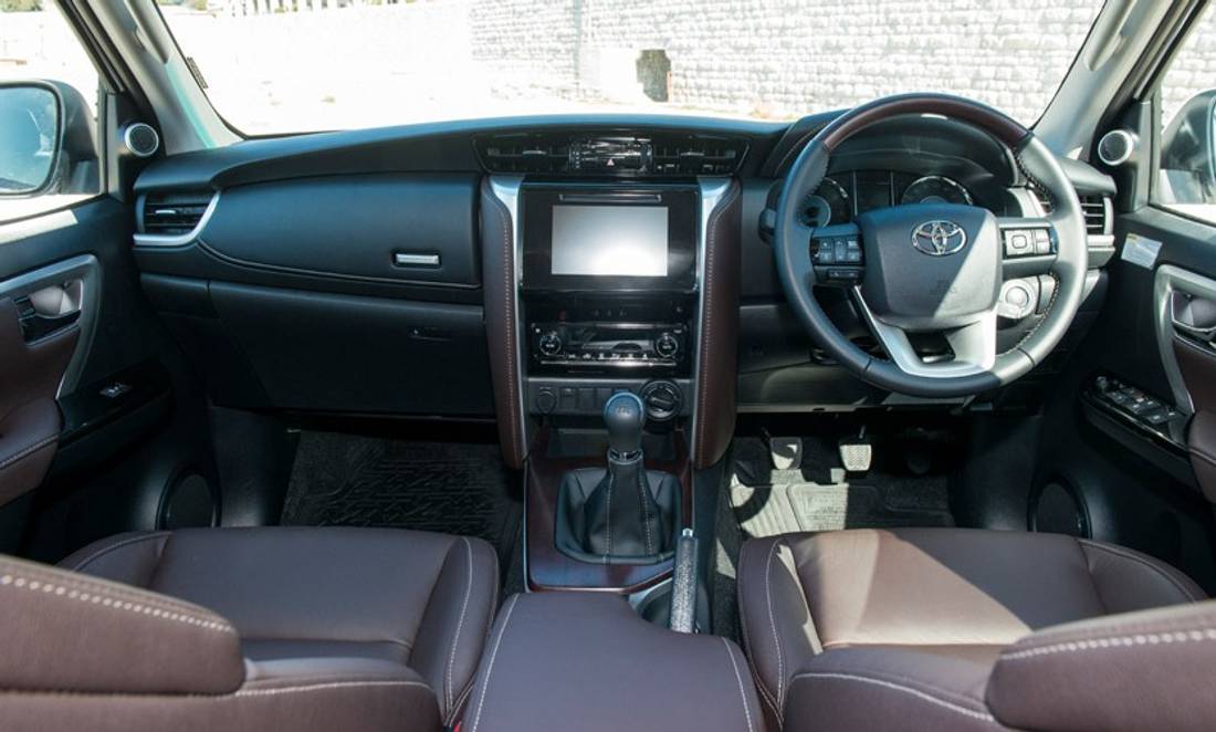 toyota-fortuner-interior