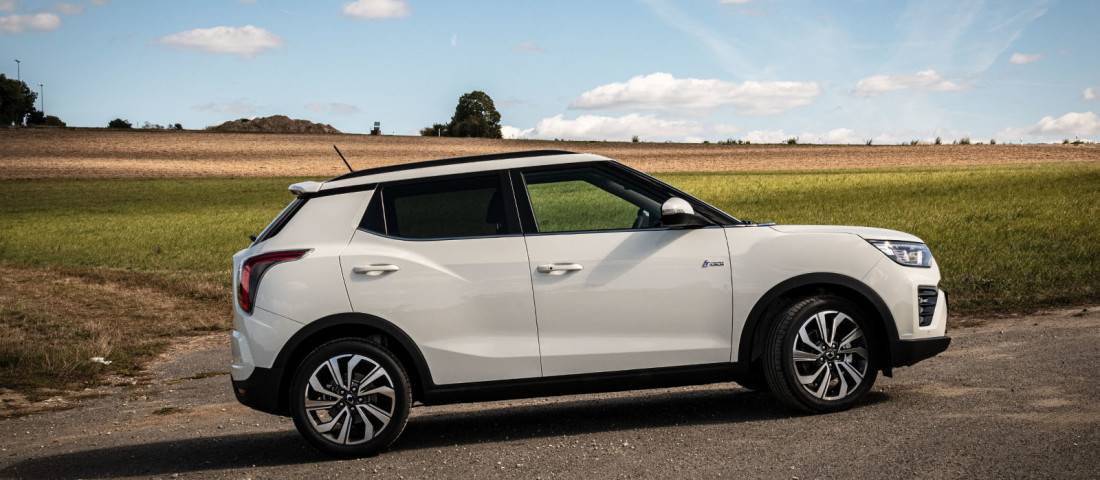 SsangYong-Tivoli-Side-1100