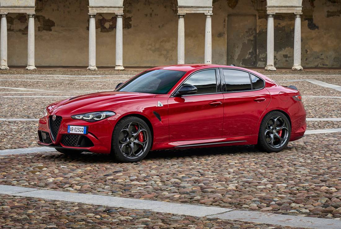 Alfa-Romeo-Giulia-Quadrifoglio-2023-Hero