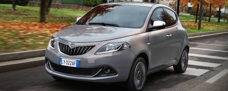 01 Lancia Ypsilon Alberta Ferretti