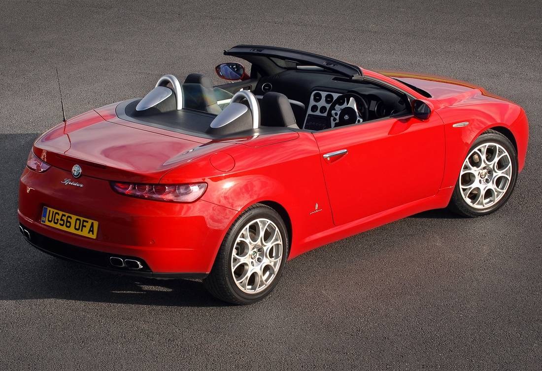 alfa-romeo-spider-red-back