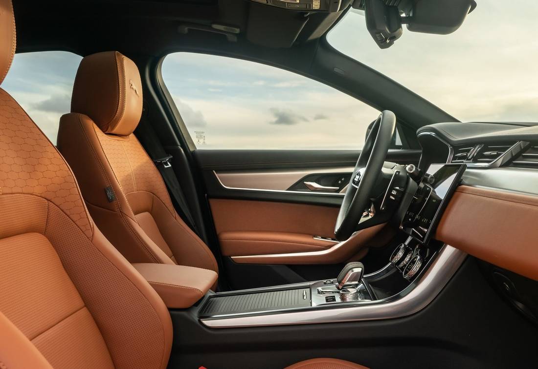 jaguar-xf-interior