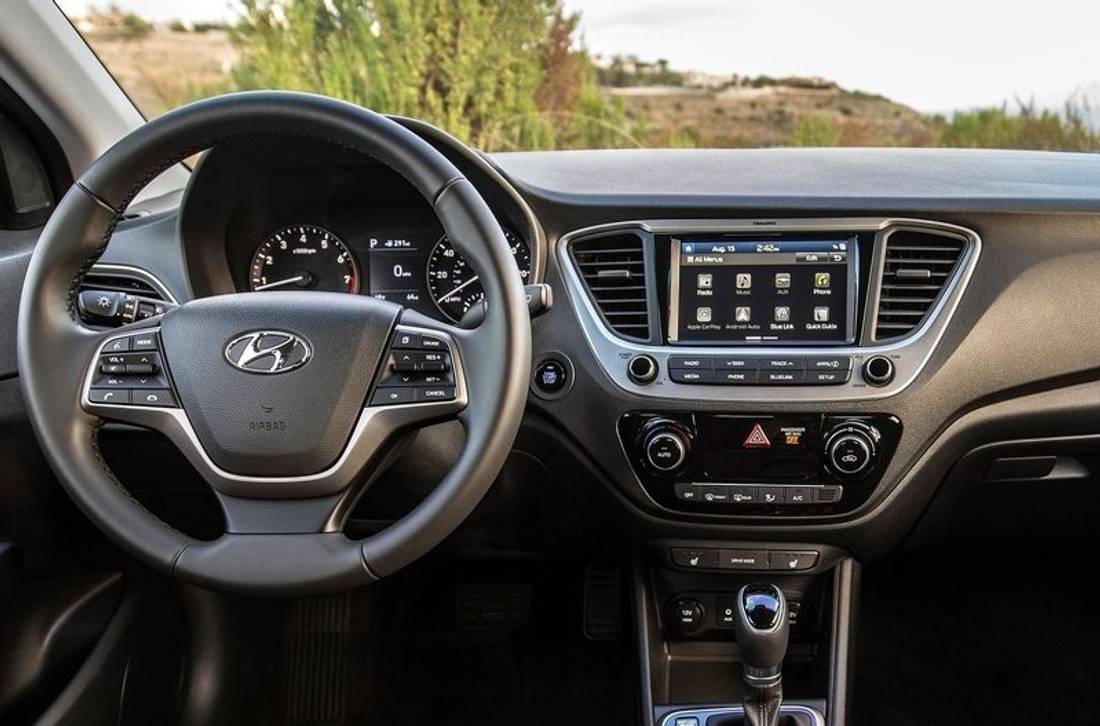 hyundai-accent-interior