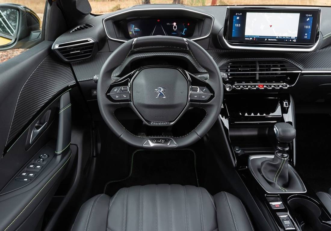 Peugeot-208_interni.jpeg