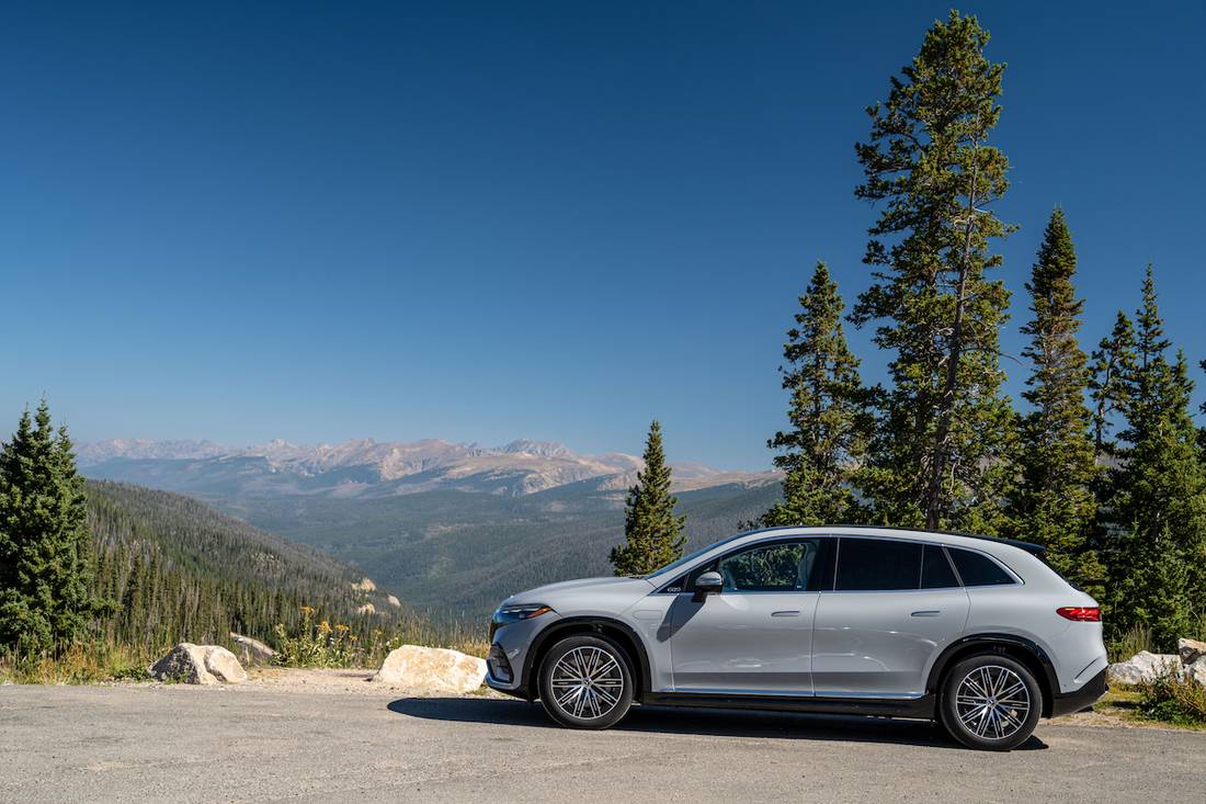 Mercedes EQS SUV (2023) statisch, zijaanzicht