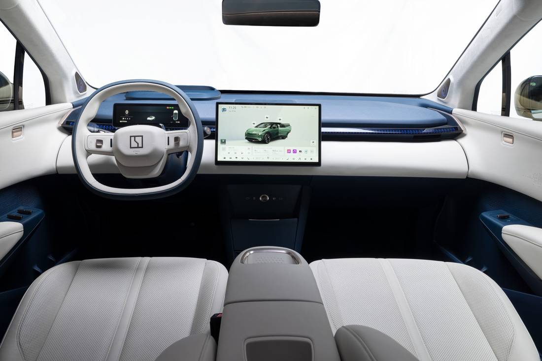 zeekr x interior