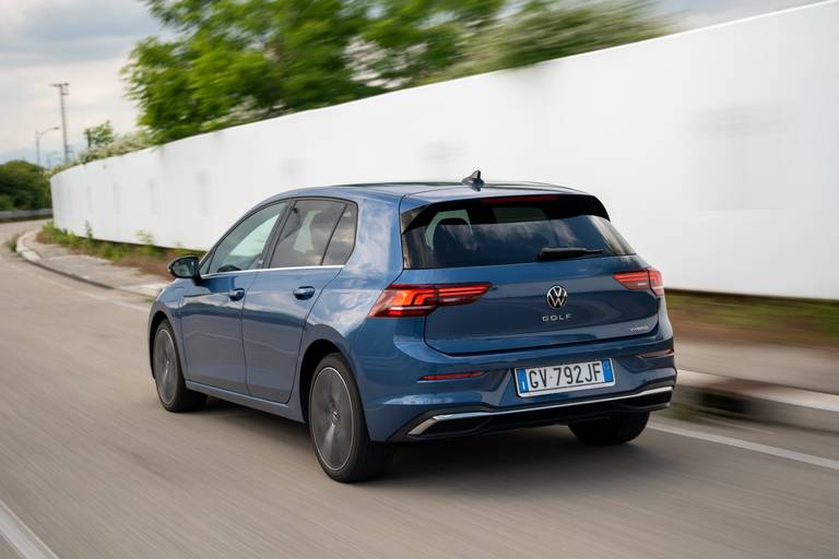 Volkswagen-golf-2025-00001