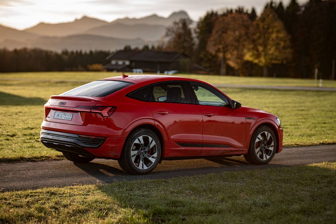 audi-q8-e-tron-seite-heck