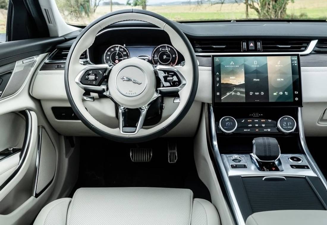 jaguar-xf-sportbrake-interior