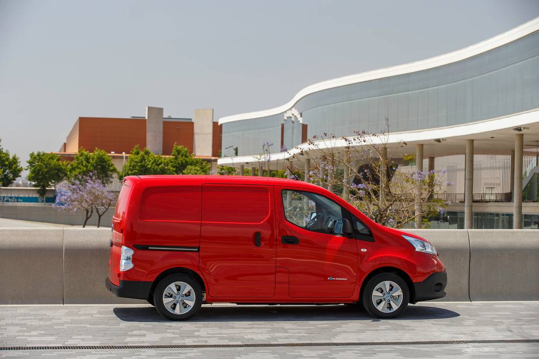 nissan-e-nv200-side