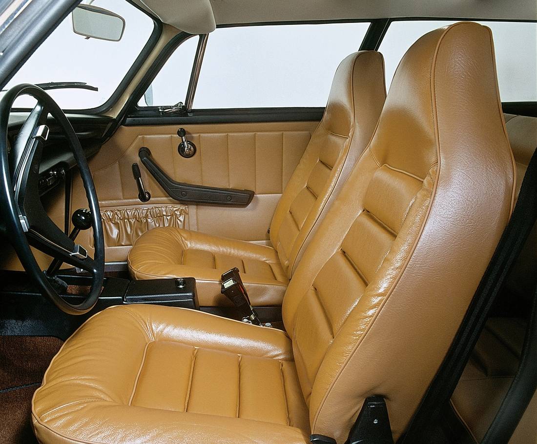 volvo-p1800-seats