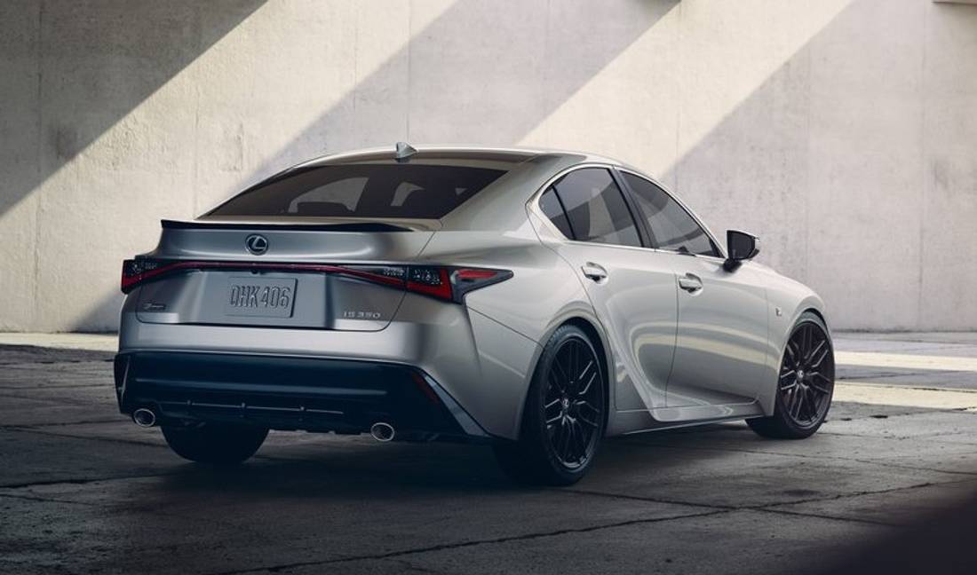 lexus-is-back