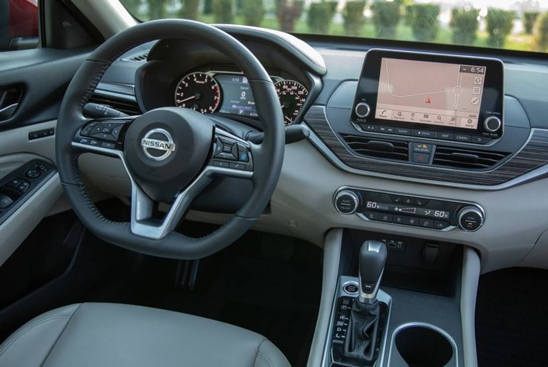 nissan-altima-interior