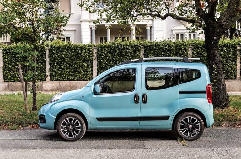  Nonostante le dimensioni esterne compatte, il minivan Fiat Qubo è progettato per garantire la massima flessibilità e si rivolge alle famiglie più pratiche.