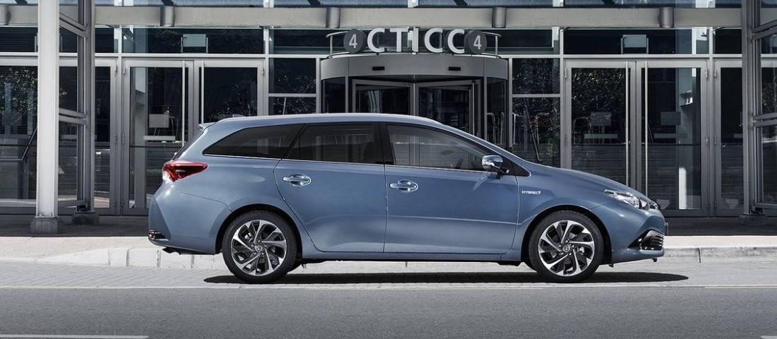 toyota-auris-side-1100