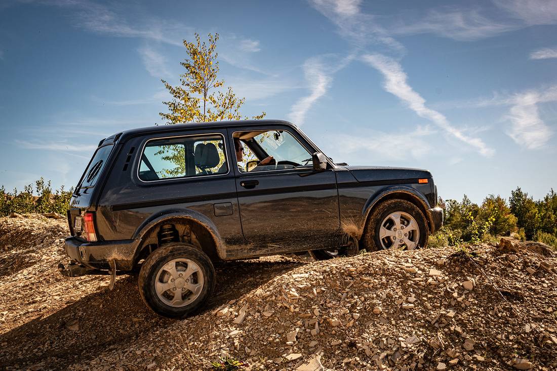 Lada-4x4-Side