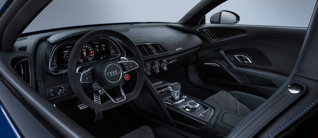 audi-r8-v10-interieur