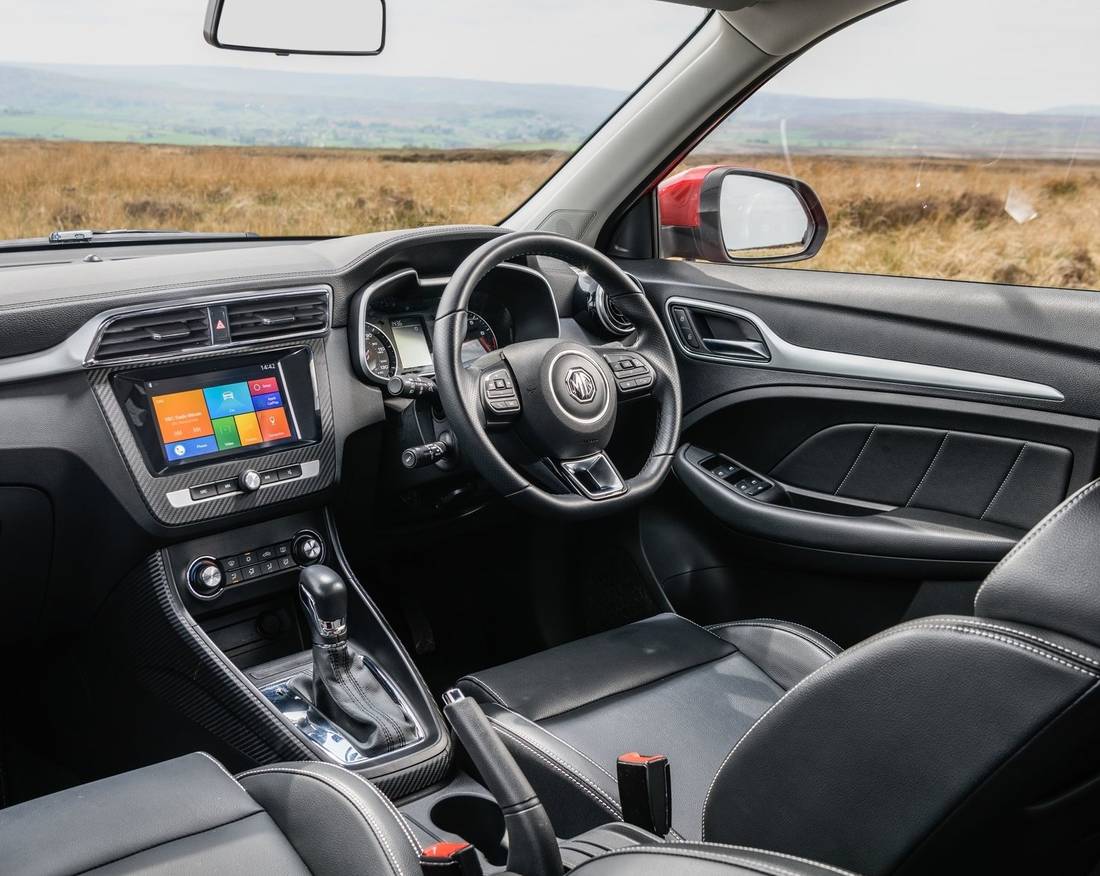 MG ZS dimensioni, interni, motori, prezzi e concorrenti AutoScout24