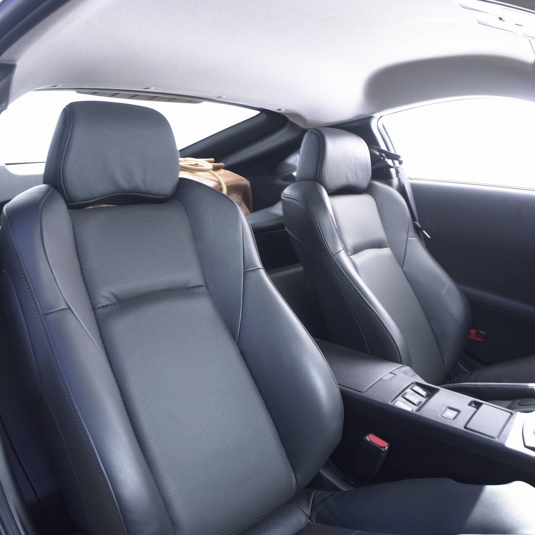 nissan-350z-seats