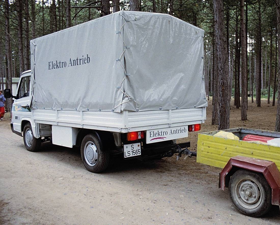 mercedes-benz-mb-100-back