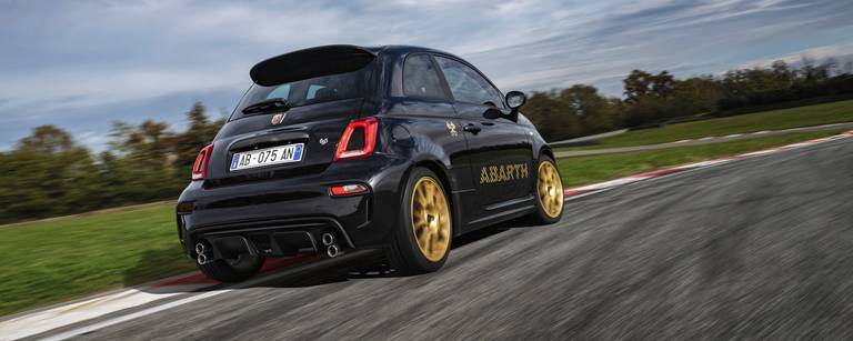 Nuova Abarth 695 75 Anniversario 001