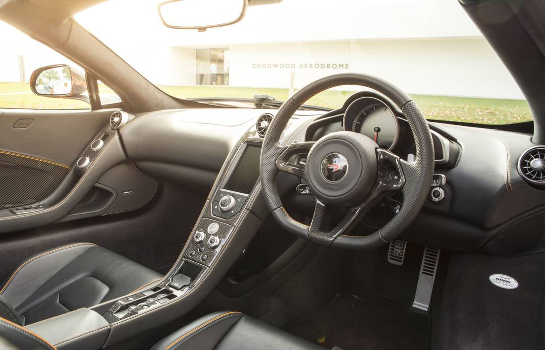 mclaren-650s-interior