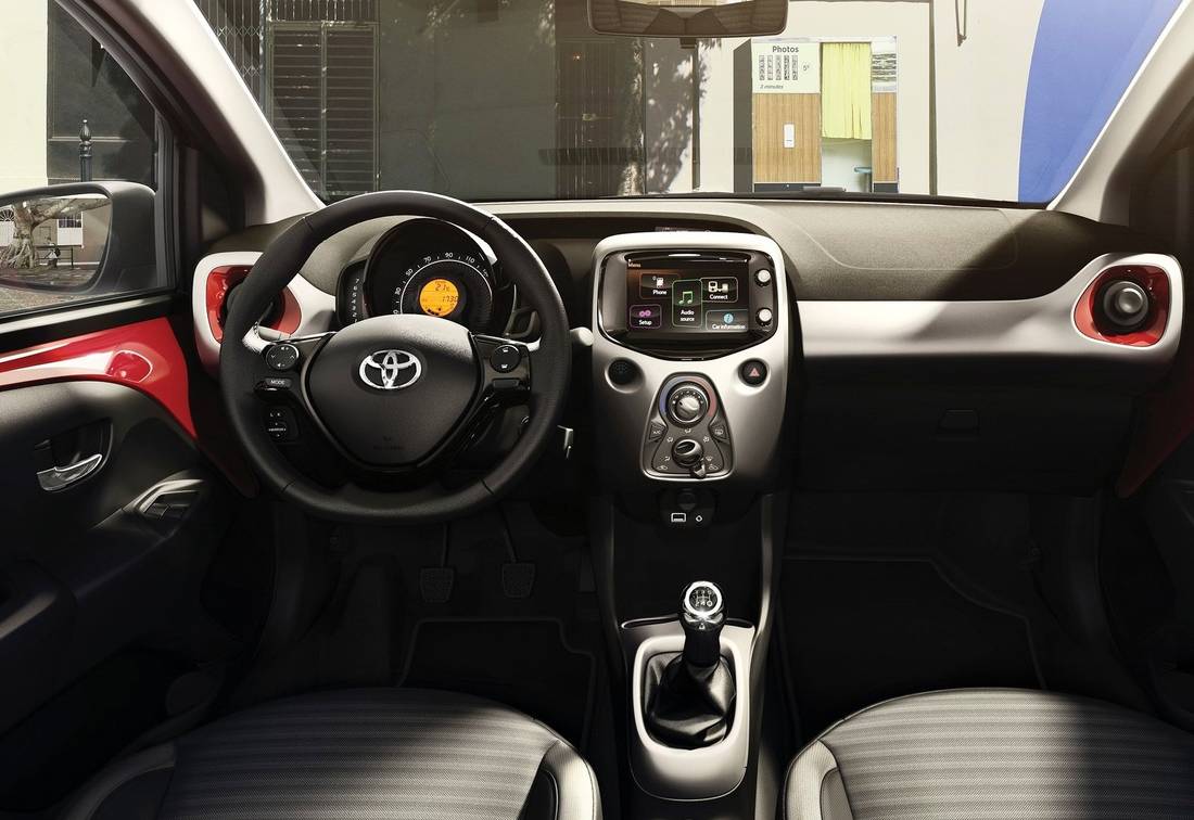 toyota-aygo-interior