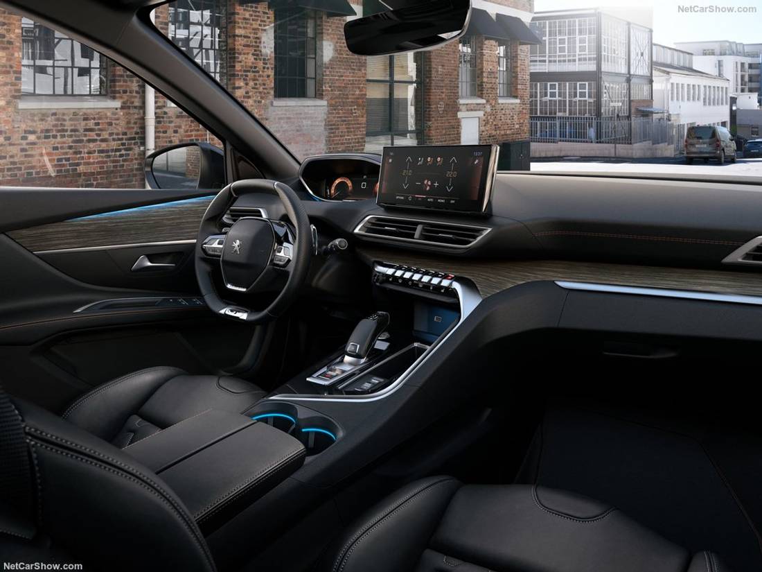 Peugeot-5008-2021-interni-auto.jpeg