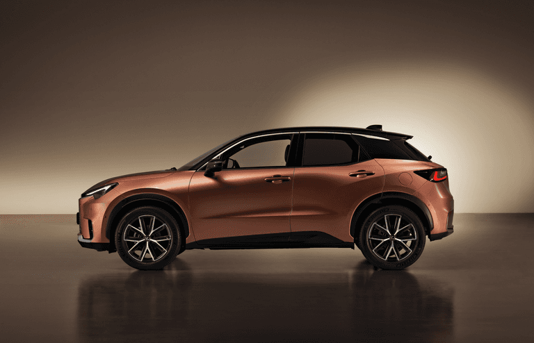 LEXUS PRESENTA IL NUOVO SUV COMPATTO LBX 05