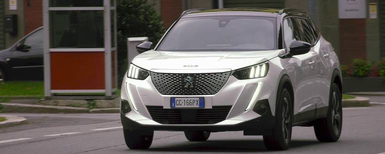 suv compatto elettrico peugeot - peugeot e-2008