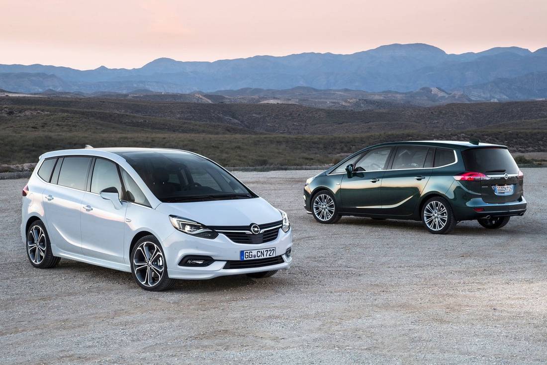 opel-zafira-family-side