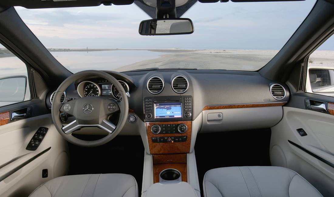 mercedes-benz-ml-320-interior