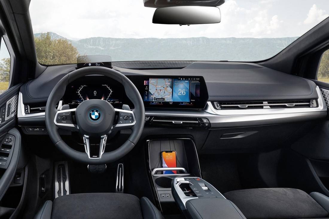 BMW-230e-Active-Tourer-Cockpit