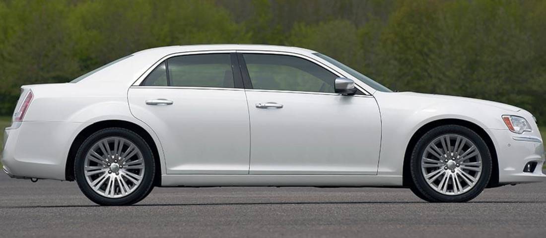 chrysler-300c-l-01-1100